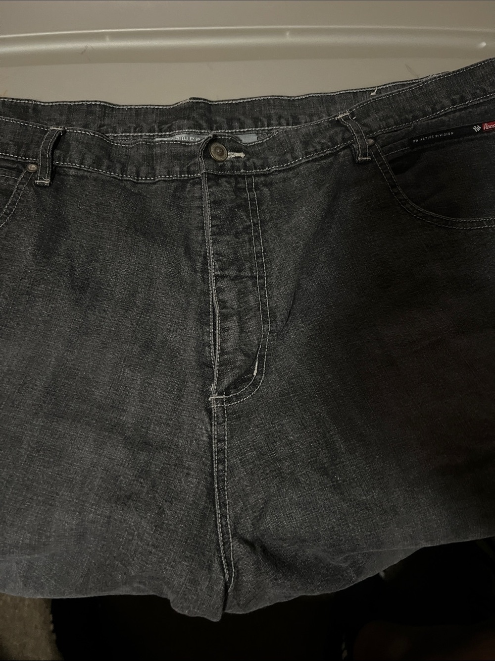 Rocawear Men's Dark black with red stitching Relaxed shorts sz 46